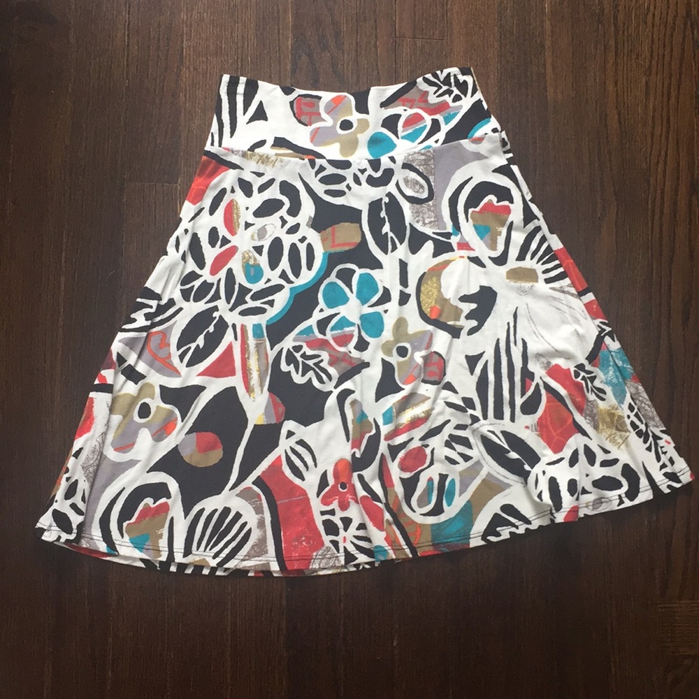 Stretchy patterned skirt